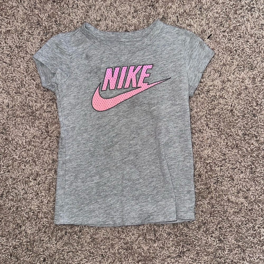 Nike Heather Gray Tee with Pink Logo Little girl size 6 T-shirt Top Girls